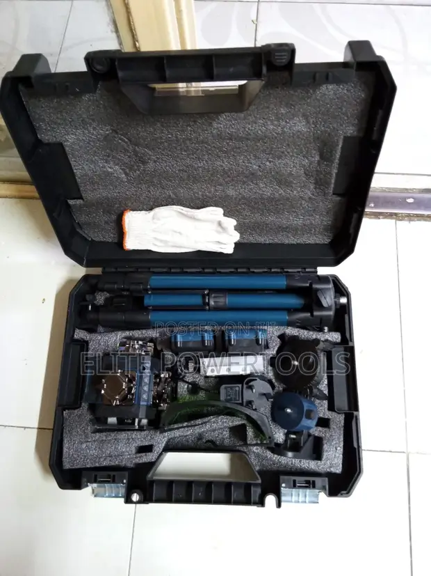 Bosch 3D Green Laser Level with Tripod & Accessories - 1
