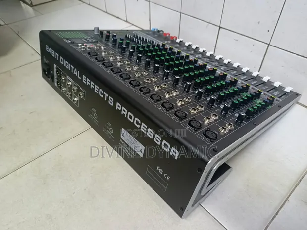 Behringer Xenyx X1404FX Mixer - 1