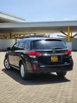 Subaru Outback 2011 Nyeusi - 2