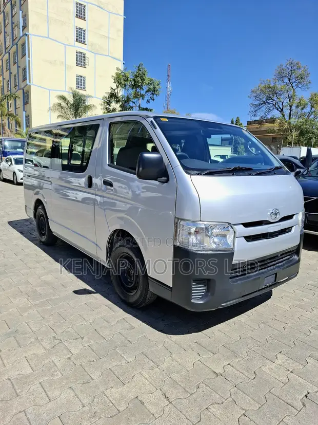Toyota HiAce 2019 Nyeupe - 1