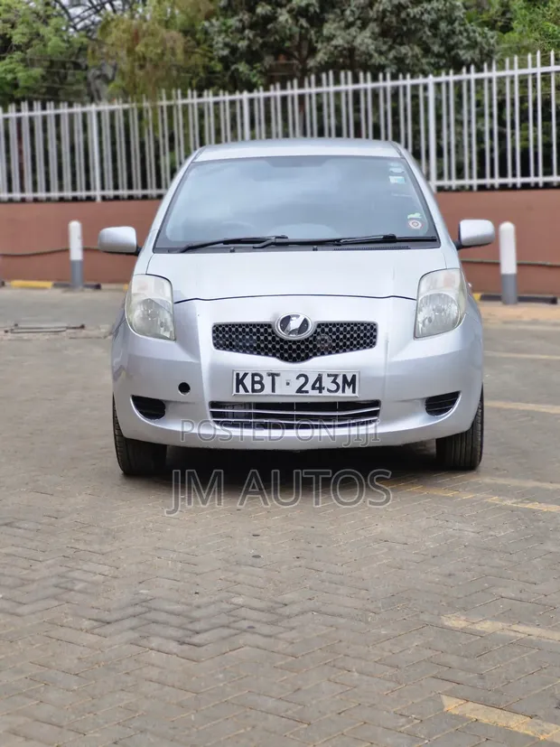 Toyota Vitz 1.3 AWD 3dr 2005 Silver - 1