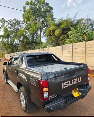 Isuzu D-MAX 2023 Kijivu