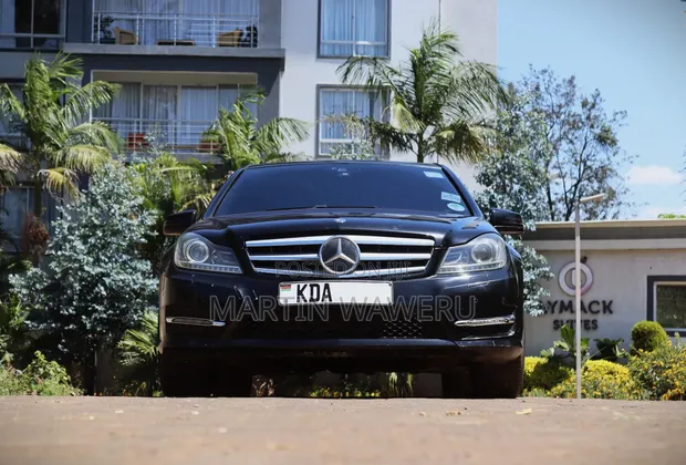 Mercedes-Benz C200 2014 Nyeusi - 1