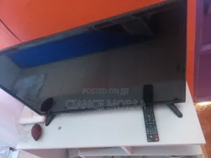 Shaani 32-inch Smart TV - Broken Screen