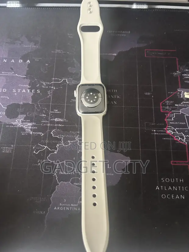 Apple Watch Series 7 GPS + Cellular 41mm Starlight - 1