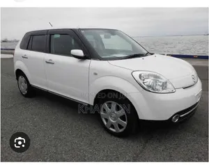Bonnet ya Mazda Verisa