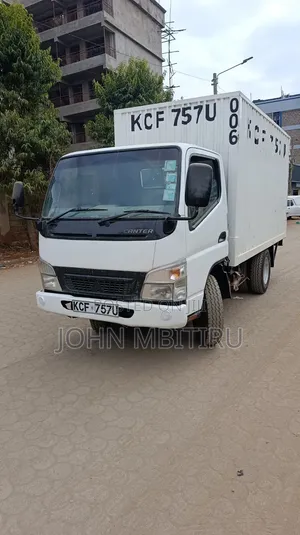 Mitsubishi Canter 2015 Nyeupe