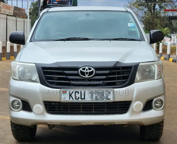 Toyota Hilux 2.5 D-4D 4x4 SRX 2012 Beige Pickup - 1