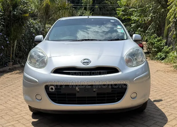 Nissan March 2014 Silver - 1
