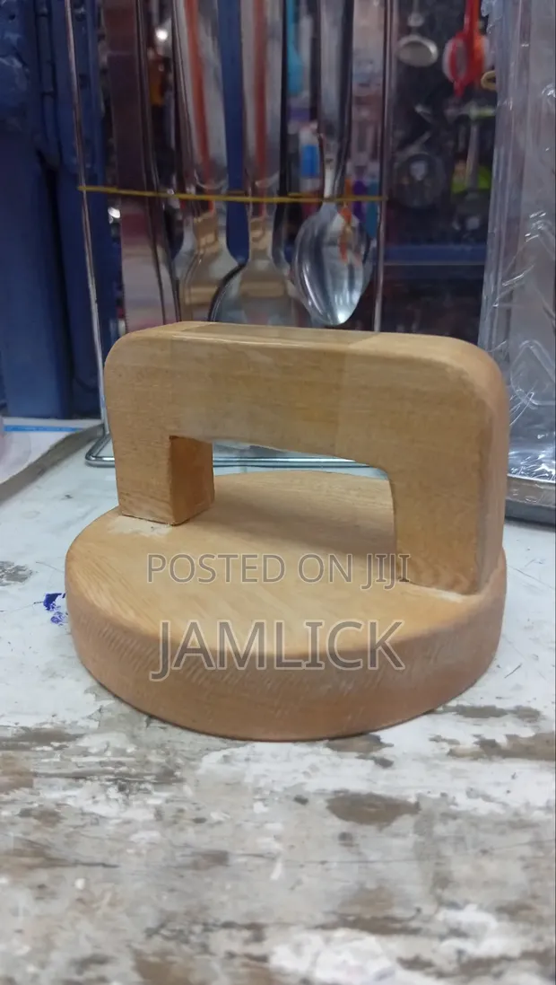 11.5cm Round Wooden Chapati/Roti Press - 1