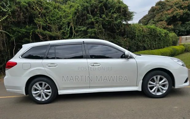 Subaru Legacy 2012 White - 1