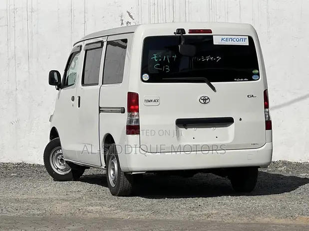 Toyota TownAce 2019 White - 1