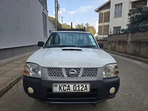 Nissan NP300 2013 Nyeupe