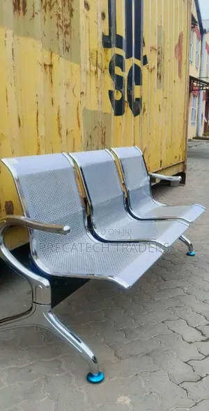 Benchi la Chuma cha Kutegemea cha Seater 3 - Muundo wa Kisasa