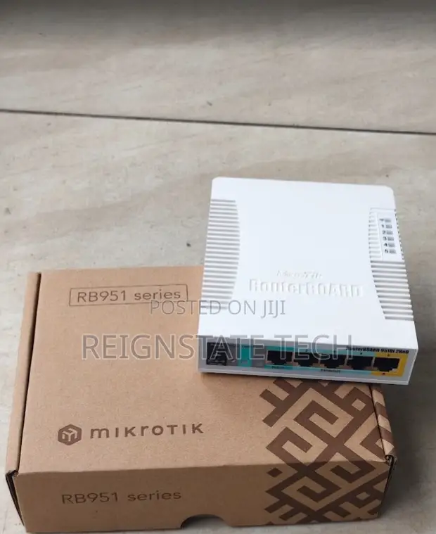 MikroTik RB951Ui-2HnD Wireless Router - 1