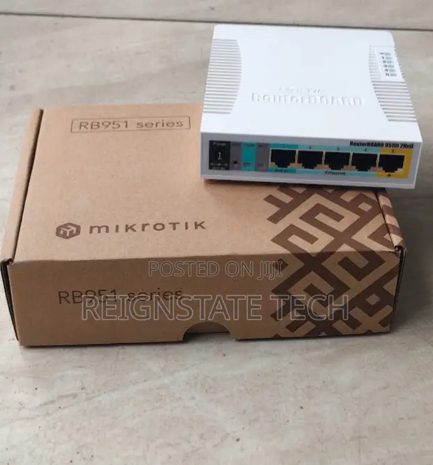 MikroTik RouterBoard RB951Ui-2HnD Wireless Router - 1