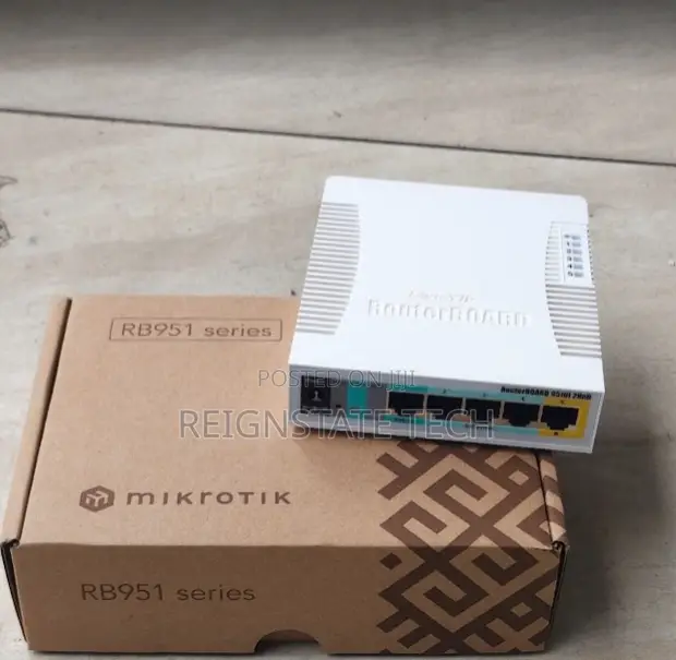 MikroTik RB951Ui-2HnD Wireless Router/Access Point - 1