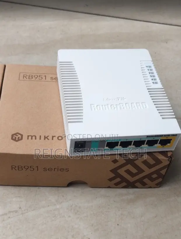 MikroTik RB951Ui-2HnD Wireless Router - 1