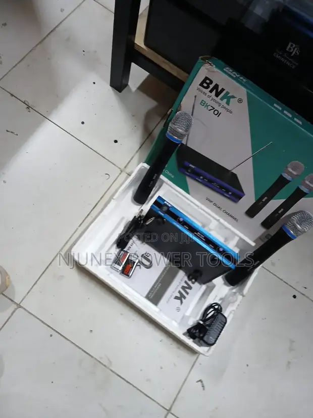 BNK BK701 Professional VHF Dual-Channel Wireless Microphone System - 1