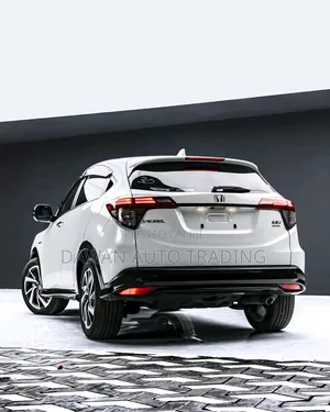 Honda Vezel Hybrid RS 2019 White