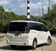 Toyota Noah 2018 White - 4