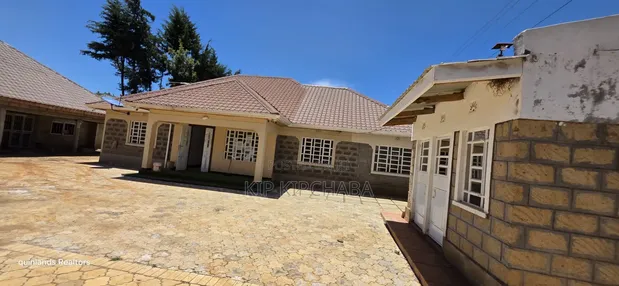 3 Bedroom Bungalow with 2 SQ Units in Kapseret, Wareng for Sale - 1