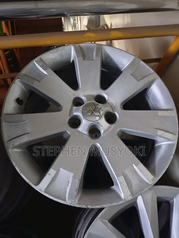 Mitsubishi Outlander 18-inch Rims - 1