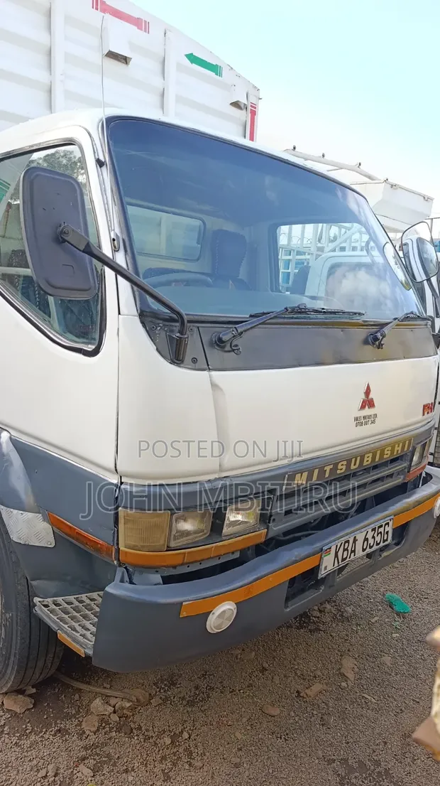 Mitsubishi FH 215 Truck 2000 White - 1