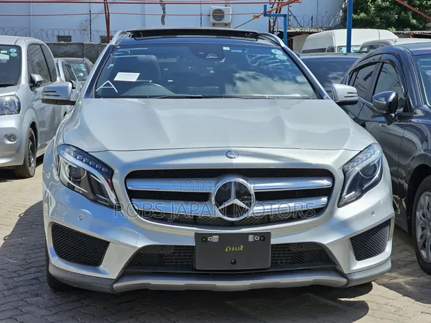 Mercedes-Benz GLA 250 2018 Silver - 1
