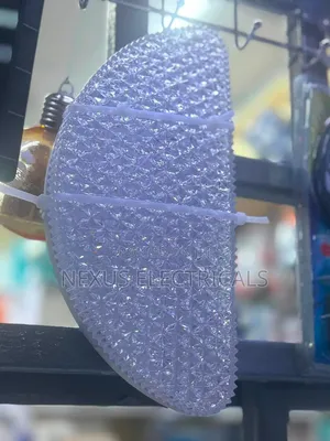 Nafasi ya Nusu Mwezi ya Kioo kwa Dari
