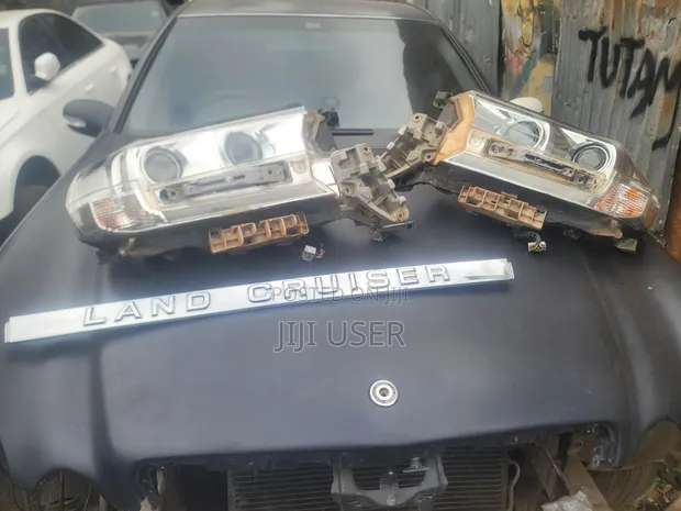 Toyota Land Cruiser V8 200 Series Front Headlights (Used) - 1
