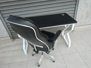 Kiti na Meza Mpya ya Ofisi ya Boss Office Products
