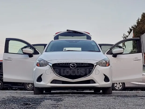 Mazda Demio 2019 White - 1