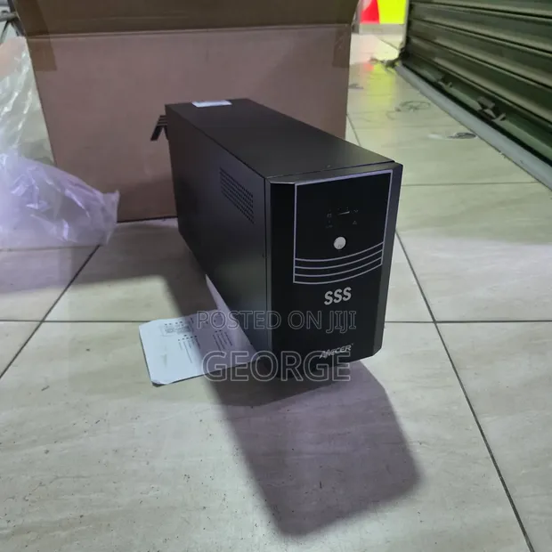 Mecer 3000VA UPS with 6 Power Output Ports - 1
