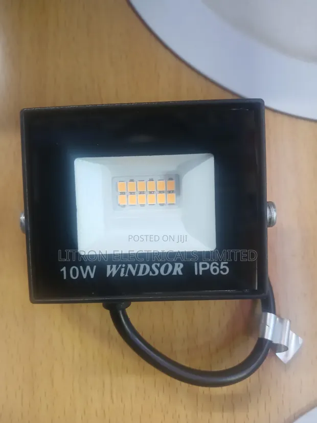 10W LED Floodlight - Nyeupe ya Joto - 1