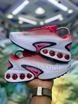 Nike Air Max DN Trainers