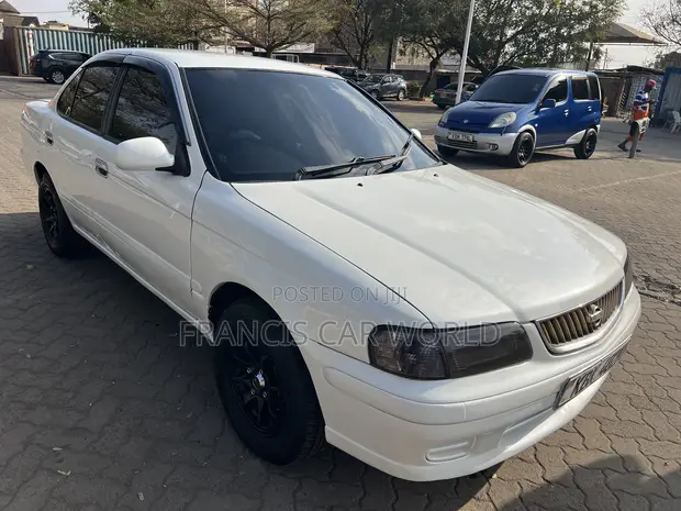 Nissan FB15 2005 Off White - 1