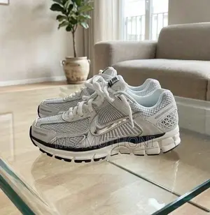 Nike Zoom Vomero 5 "Photon Dust/Metallic Silver" Size 40-45
