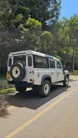 Land Rover Defender Puma 110 2.4 TD 2011 White - 3