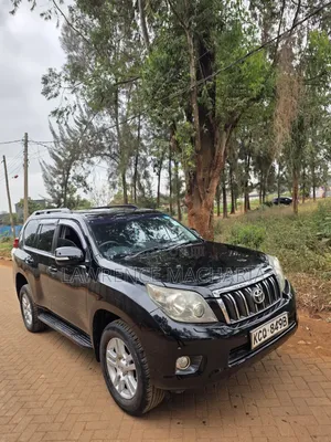 Toyota Land Cruiser Prado 2011 Nyeusi