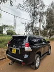 Toyota Land Cruiser Prado 2011 Nyeusi - 4