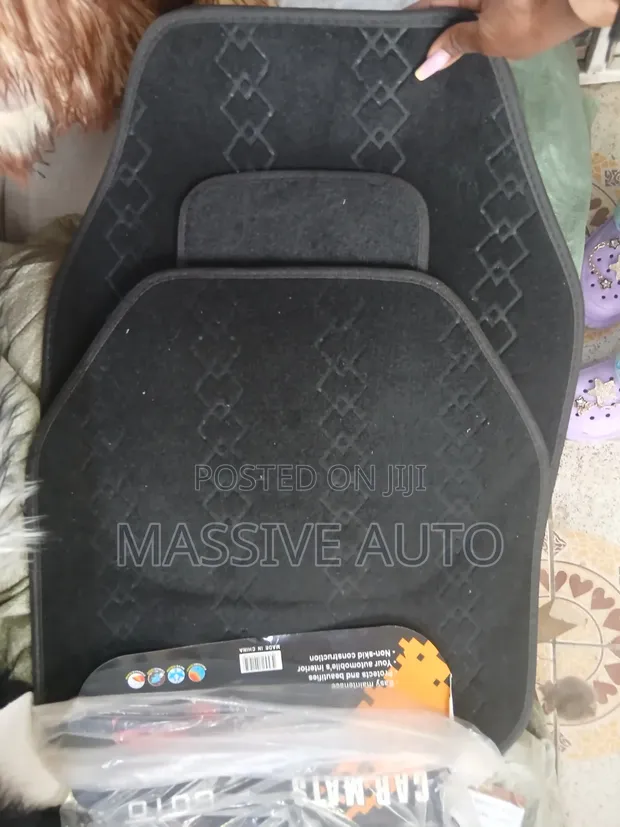 Black Woolen Car Floor Mats - Soft & Stylish - 1