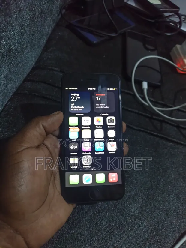 Apple iPhone 7 32GB Nyeusi - 1