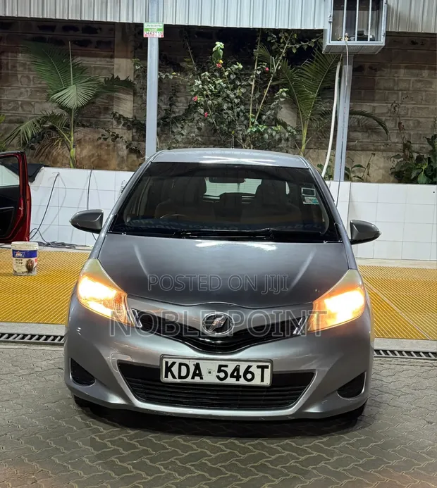 Toyota Vitz 2013 Gray - 1