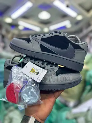 Air Jordan 1 Low Reverse Black & Grey