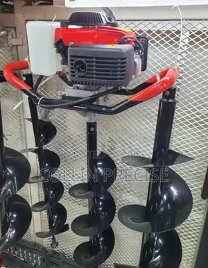 4-Stroke Earth Auger with 3 Blades