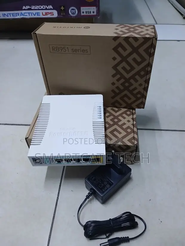 MikroTik RouterBOARD RB951Ui-2HnD Wireless Router - 1