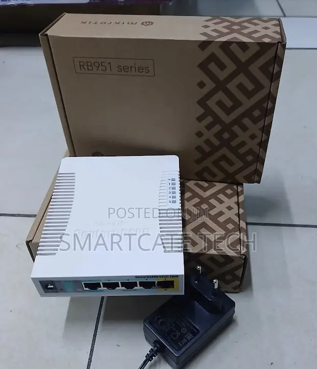 MikroTik RB951Ui-2HnD Wireless Router - 1