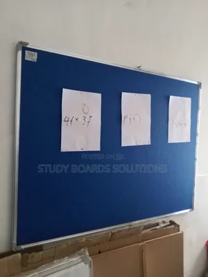 Bodi ya Matangazo ya Hospitali 1.2x0.9m - Imebandikwa Ukutani (Cork)