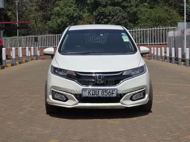Honda Fit 2018 White - 1